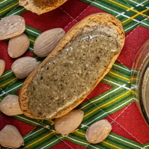 Almond and Basil Pesto_b