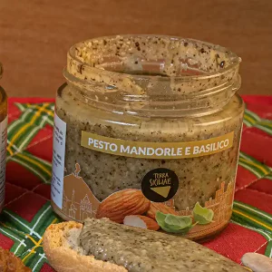 Almond and Basil Pesto_c